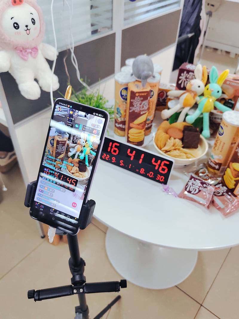 快手无人直播带货全攻略：设备、素材与软件设置，助你24小时不间断卖货