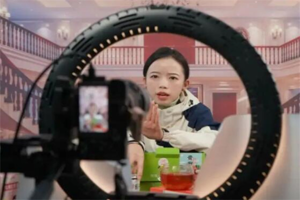 抖音带货一个月真实收入揭秘，普通人也能月入过万吗？