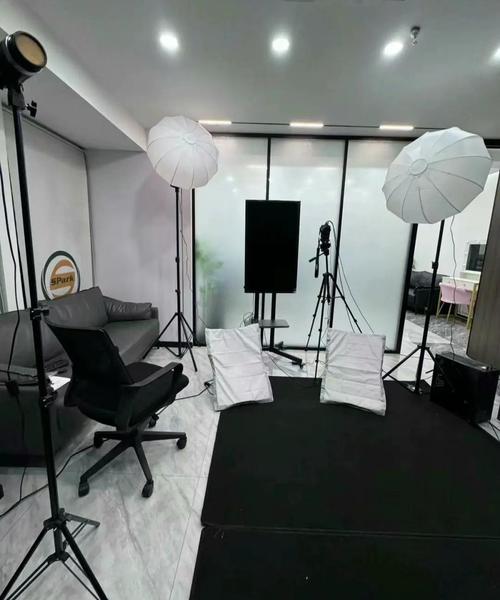 直播带货需要啥资质?10人团队100万资金,线上省钱线下费设备